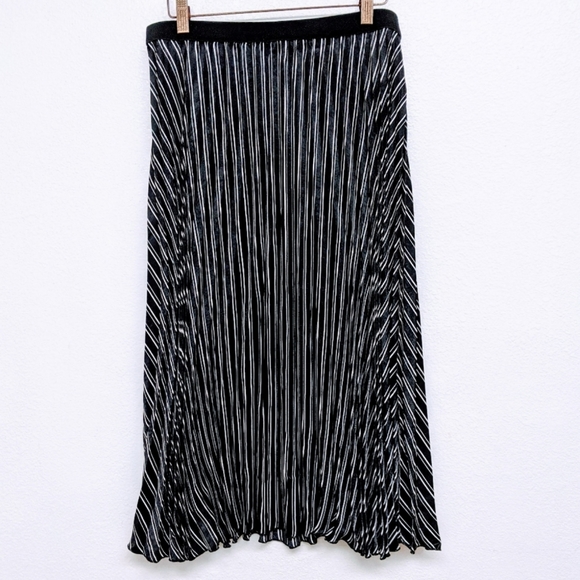 Max Studio Dresses & Skirts - Max Studio accordion stripes midi skirt